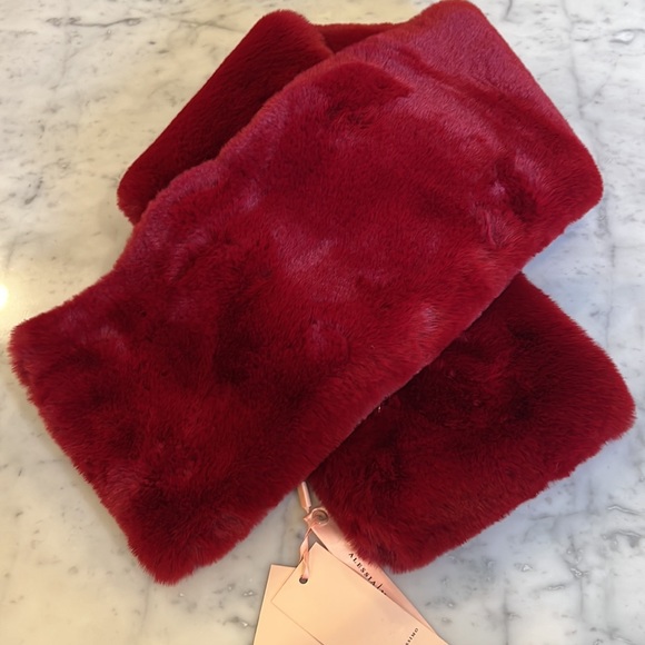 Alessia Massimo Red Faux Fur Pull Thru Scarf NEW - Picture 3 of 6